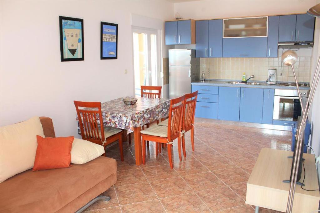 Apartment Visum Примоштен Екстер'єр фото