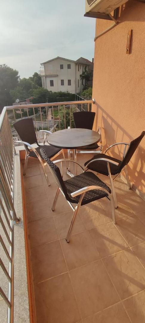 Apartment Visum Примоштен Екстер'єр фото