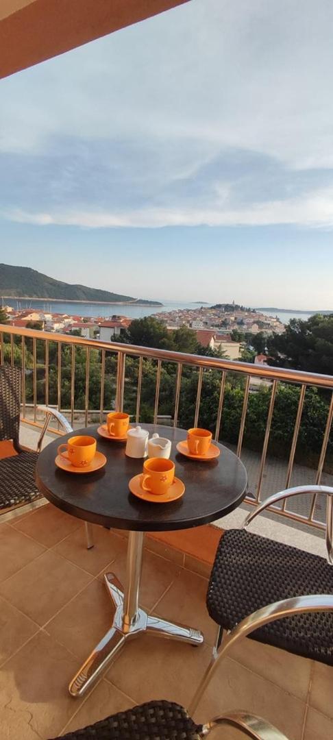Apartment Visum Примоштен Екстер'єр фото