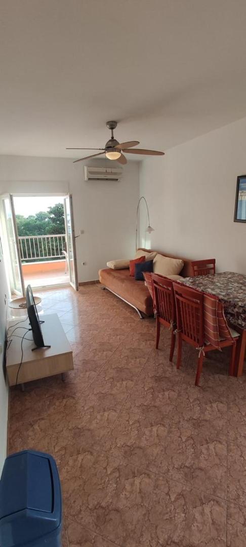 Apartment Visum Примоштен Екстер'єр фото